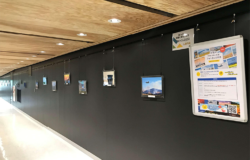 空港ターミナル4階回廊の写真展示について